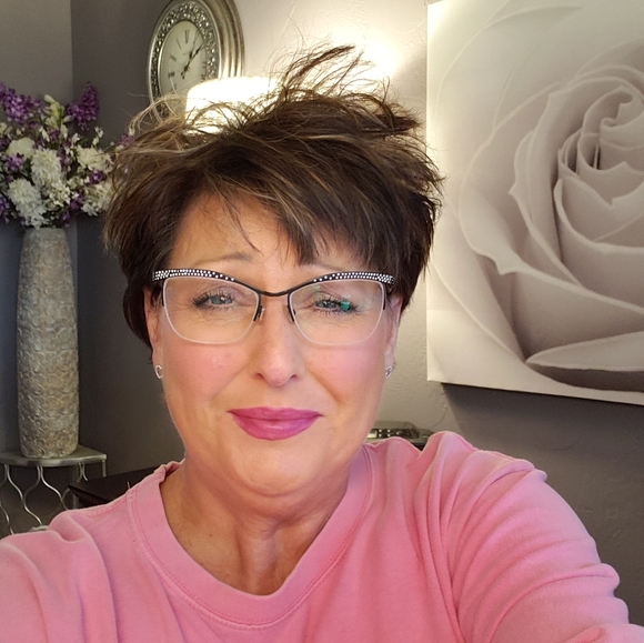 Meet your Posher, Sheila - Picture 2 of 2